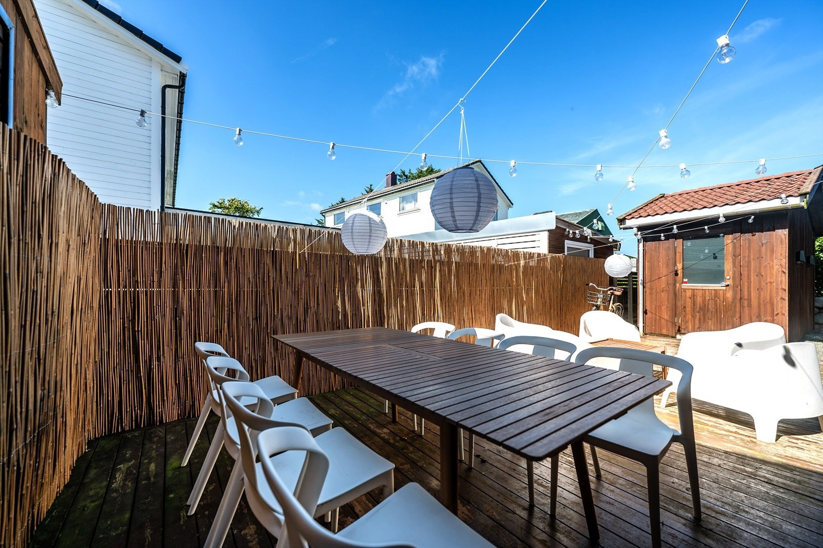 Et lunere uteområde hvor du kan nyte frisk luft og ro. Galleribilde