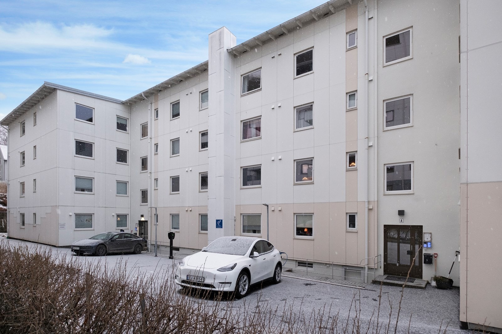 Borettslaget har 5 ladestasjoner som kan brukes av alle beboere Galleribilde