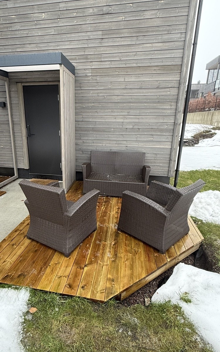 Platting med hagemøbler Galleribilde