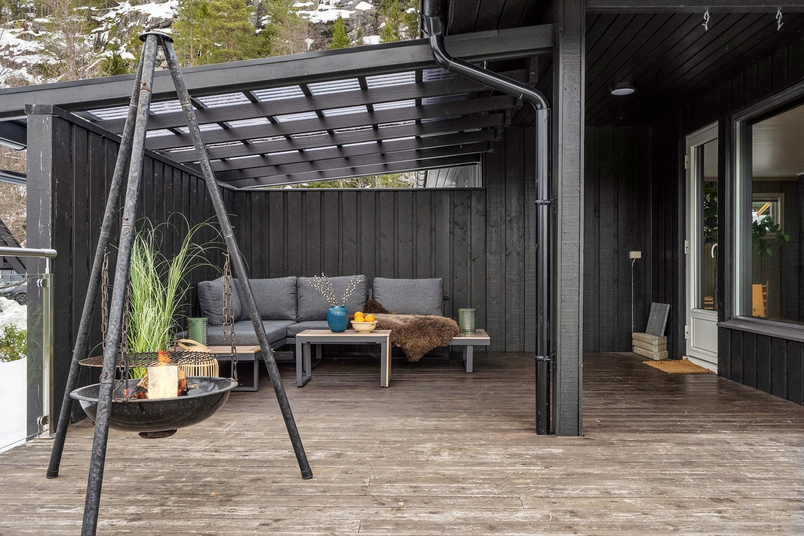 Takoverbygd område- perfekt for sofagruppe! Galleribilde