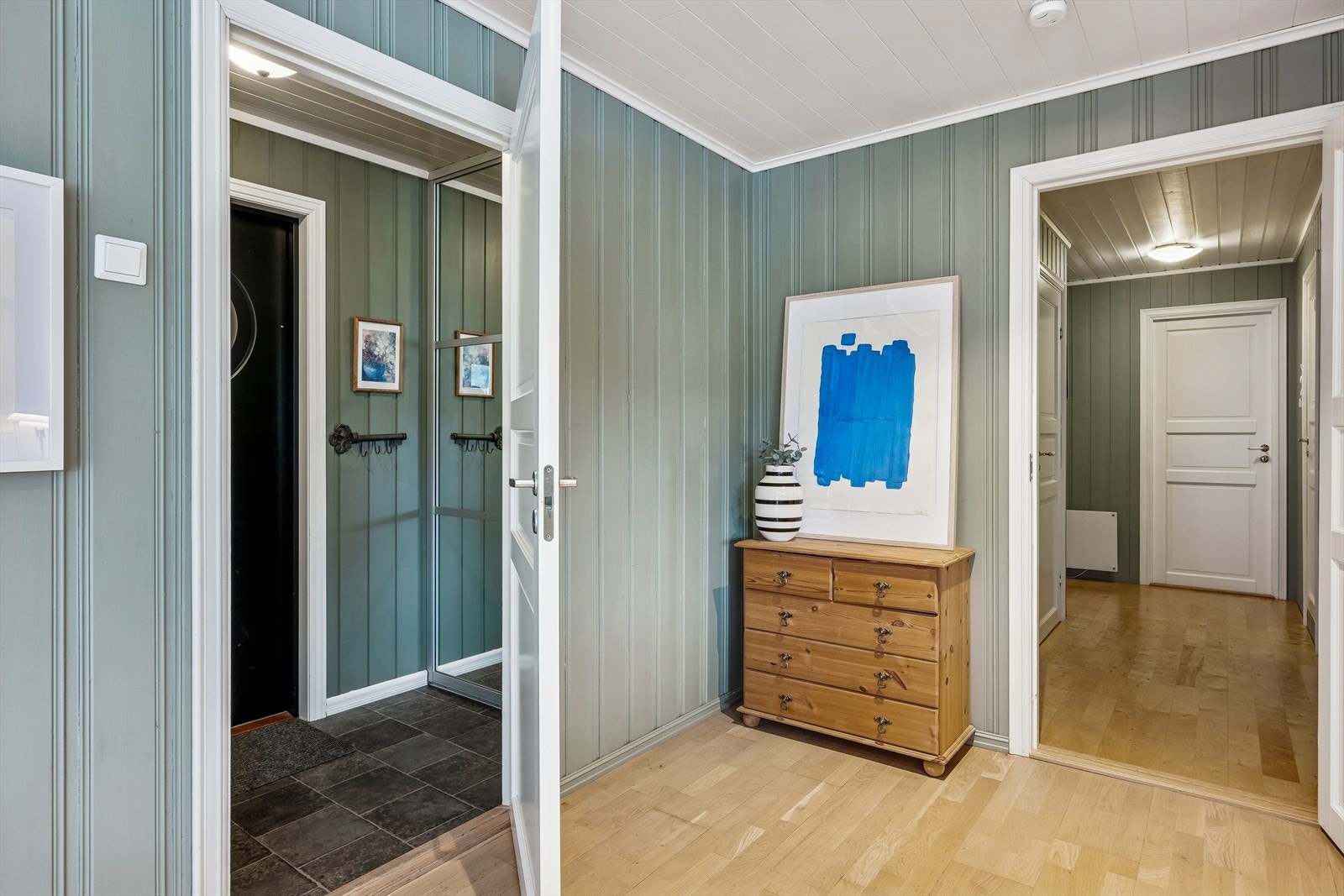 Vindfang , Entré - bilde tatt mot egen soveromsfløy. Galleribilde