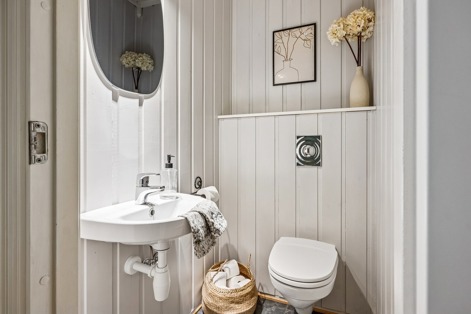 Praktisk separat toalettrom. Galleribilde