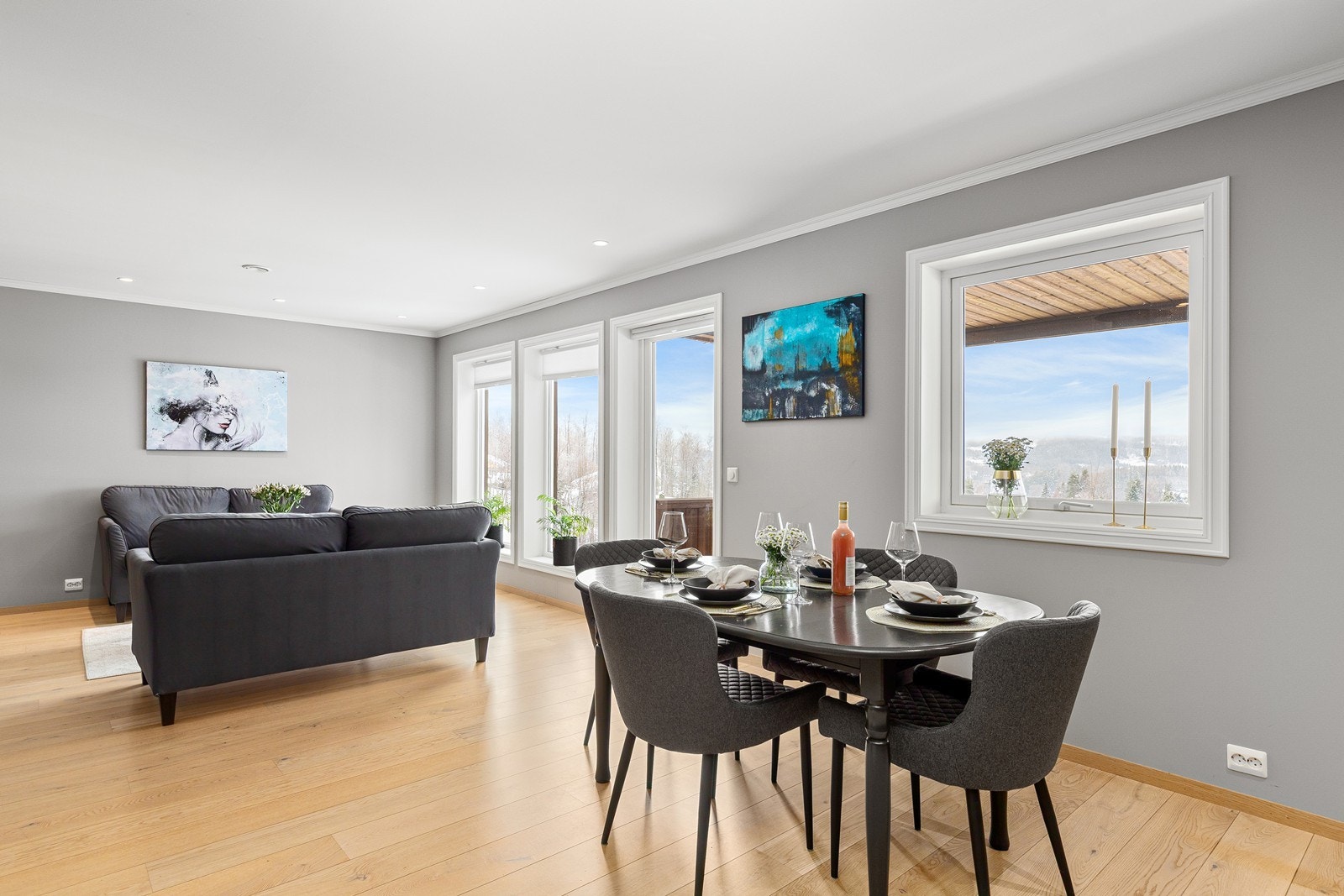 Det er også mulighet for møblering av en spiseplass i nærhet til kjøkkenet. Galleribilde