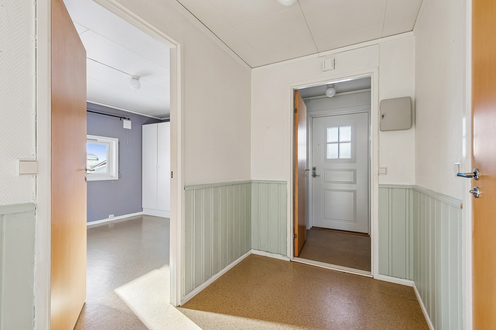 Fra gangen er det enkel tilgang til soverom, bad og stue. Galleribilde