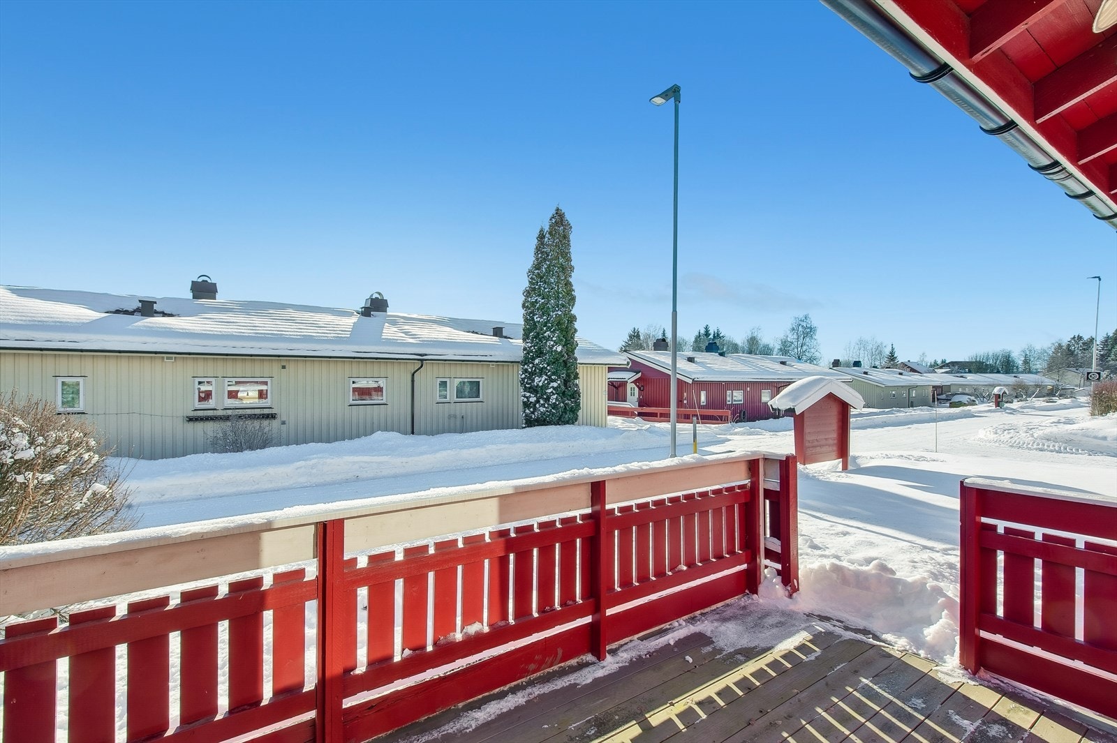 Boligen er en del av Kåtorp borettslag, klausulert for pensjonister, trygdede eller personer over 60 år. Galleribilde