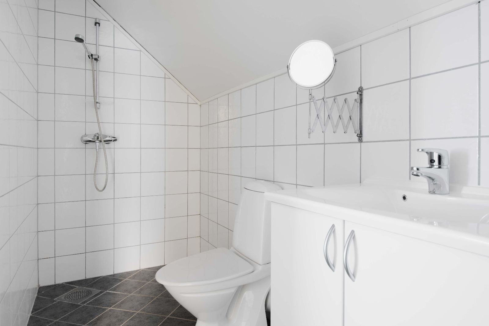 Badeværelse med fliser og Galleribilde