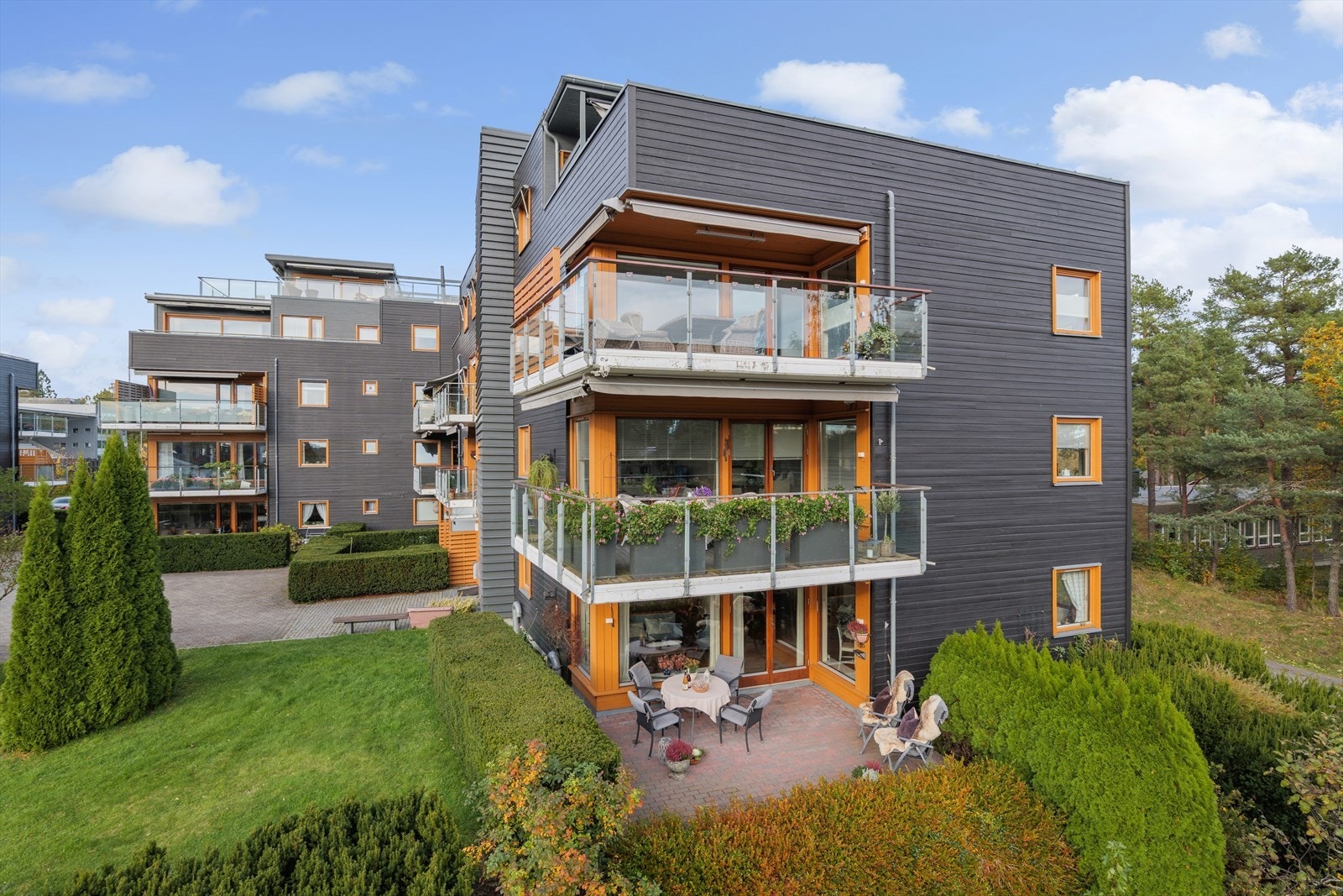 Leiligheten ligger praktisk til i første etasje med enkel adkomst og egen uteplass. Galleribilde