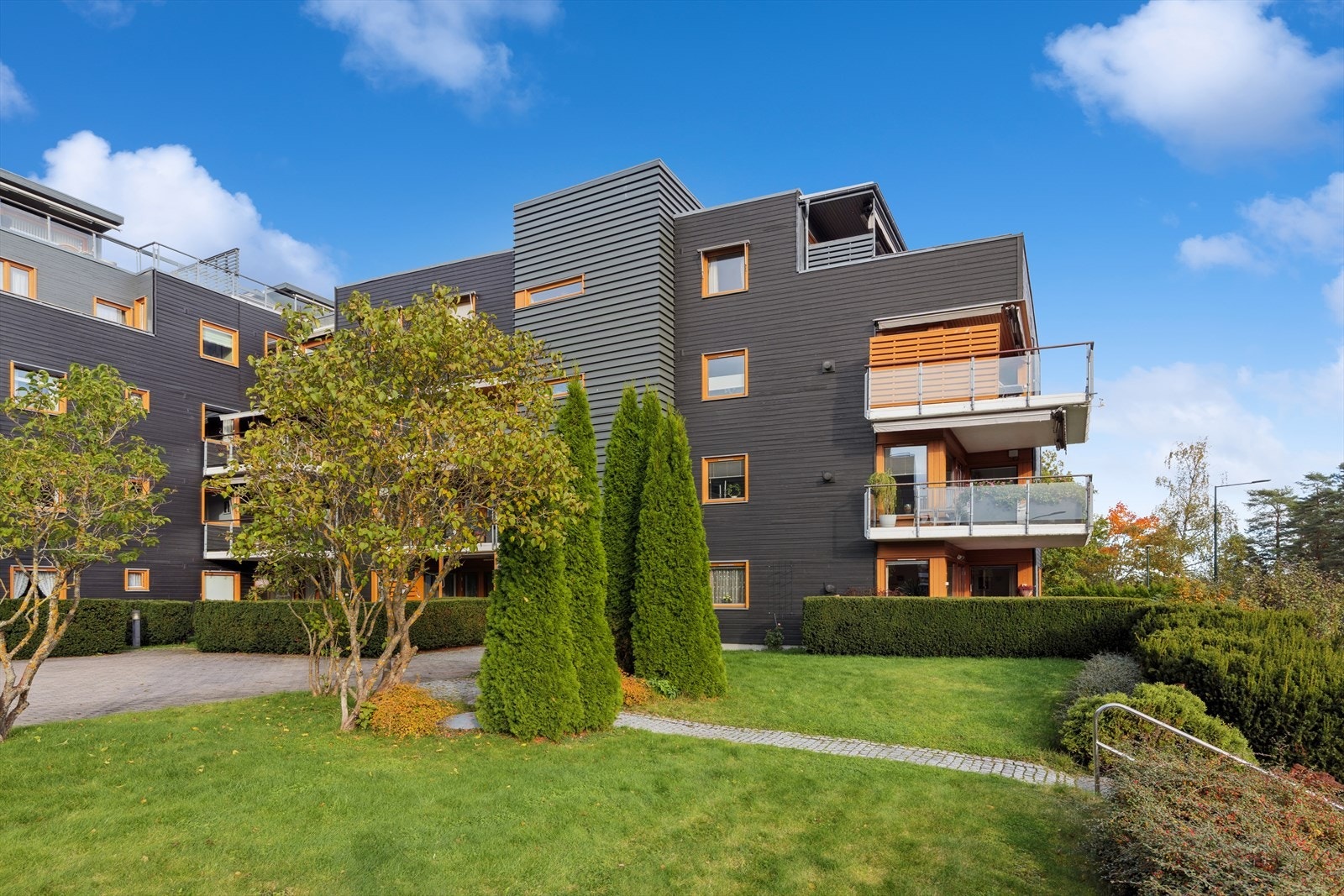 Eiendommen ligger i et etablert og rolig boligområde. Galleribilde