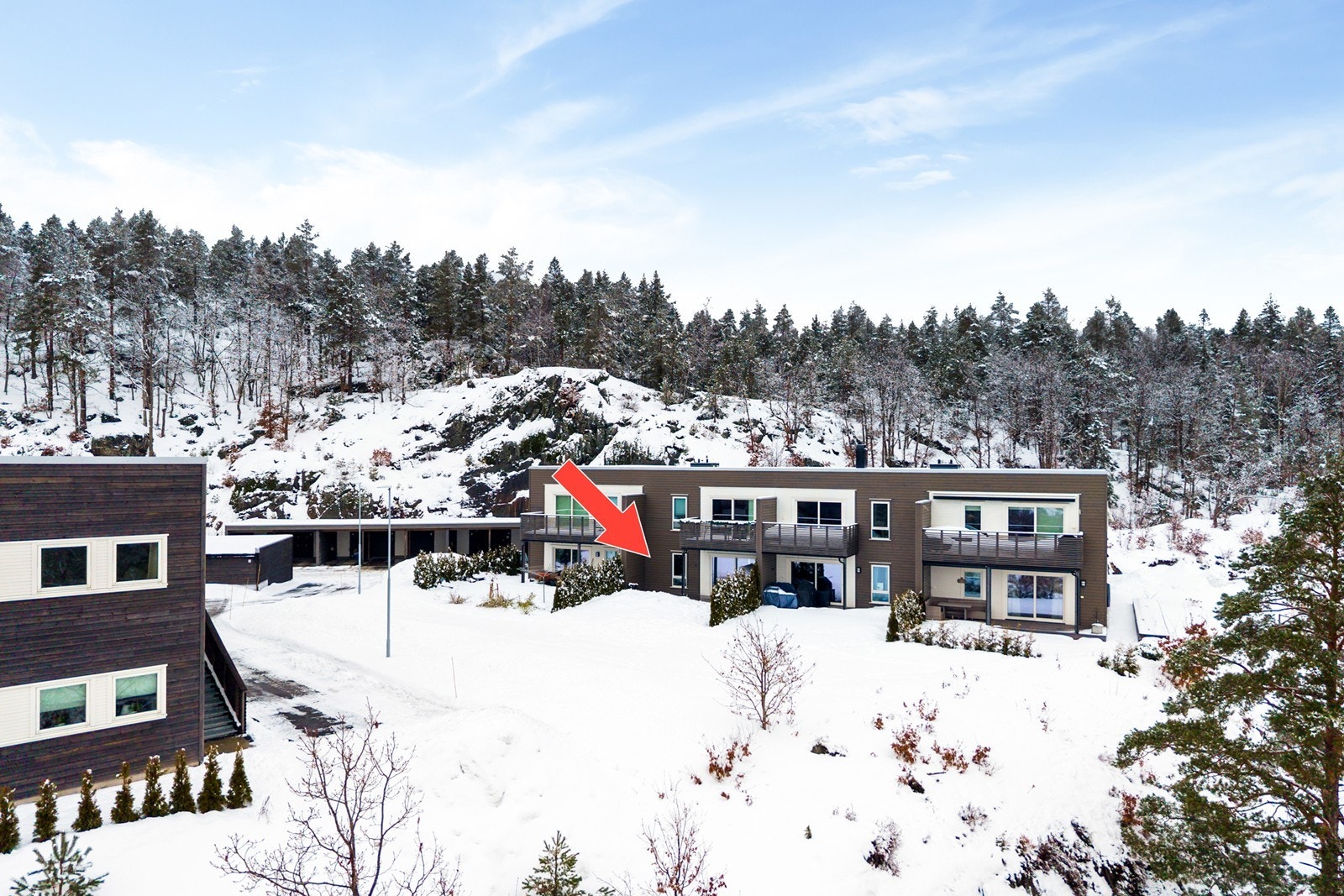 Moderne og meget lettstelt selveierleilighet beliggende i attraktivt boligområde ca. 4 km fra Arendal sentrum. Galleribilde