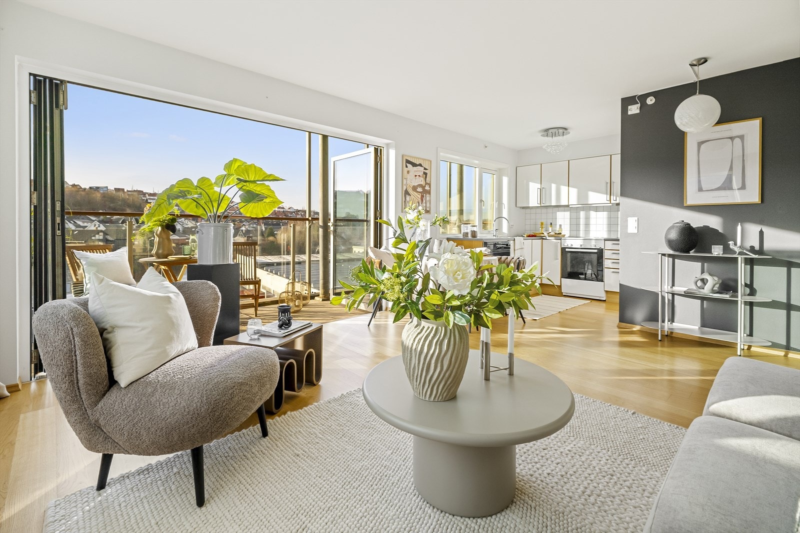 Velkommen til Havnegata 5A, og denne lyse og fine 3-roms selveierleiligheten. Galleribilde