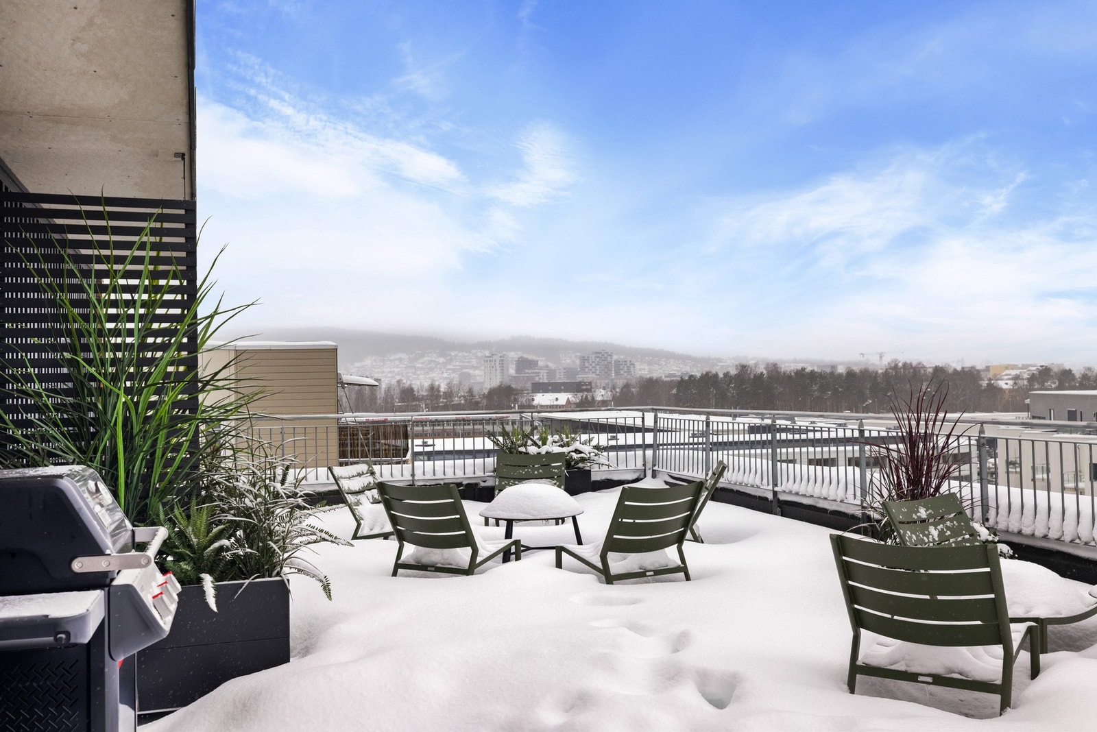 Som beboer i Studio 11 får du tilgang til to solrike og innbydende takterrasser på henholdsvis ca. 62 og 95 kvm, beliggende i byggets 7. etasje. Galleribilde