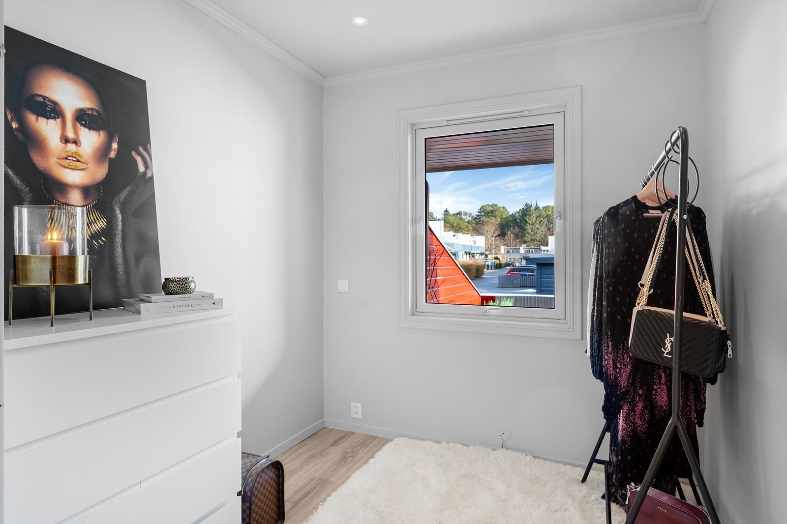 Soverom nr. 3 passer ypperlig som barnerom, gjesterom eller hjemmekontor - alt etter ønske og behov Galleribilde