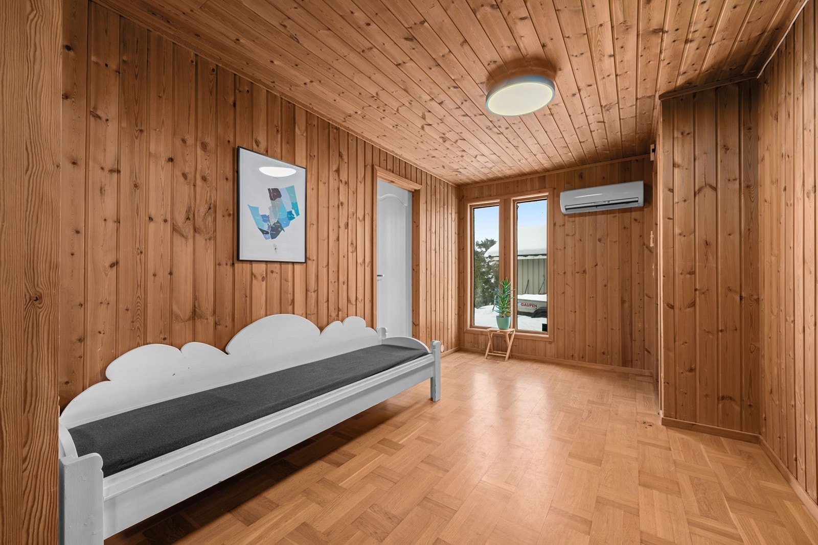 Gangen er utstyrt med en luft-til-luft varmepumpe som bidrar til jevn temperatur. Galleribilde