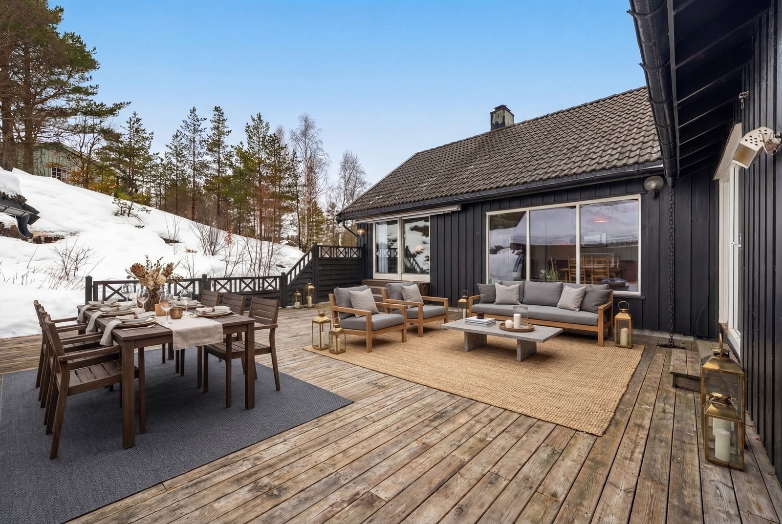 Den store terrassen på 62 m² har god plass til både sittegruppe og spisebord. (digitalt stylet) Galleribilde