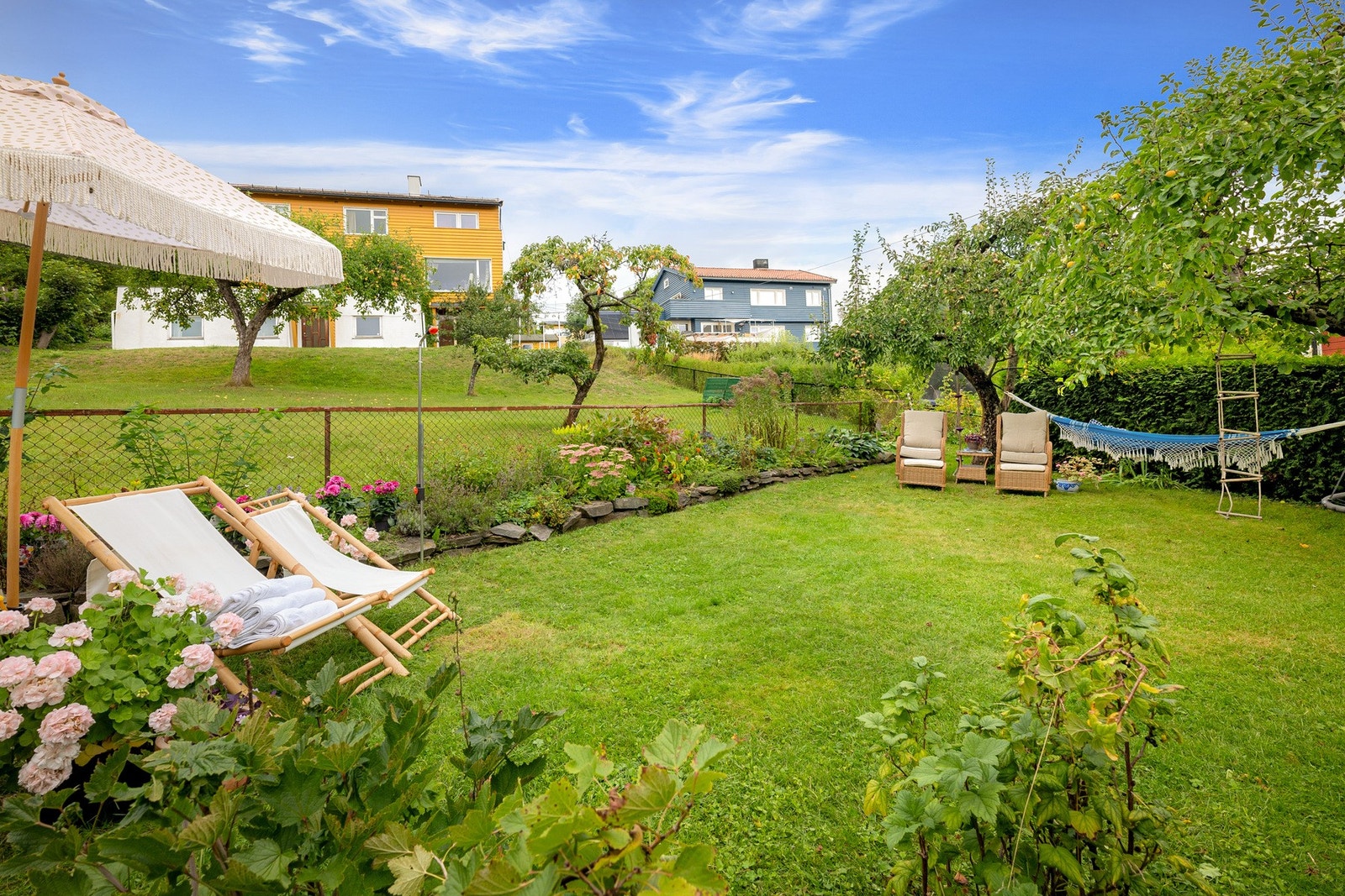 Frodige stauder med variert blomstring gjennom sesongen. Galleribilde