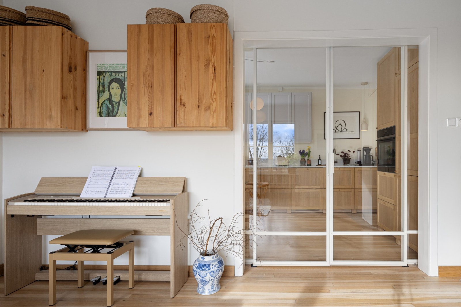 Skyvedør i håndsmidd smijern med glassfelt, spesialbestilt på mål fra Myhre Smie (2025/2026). Galleribilde