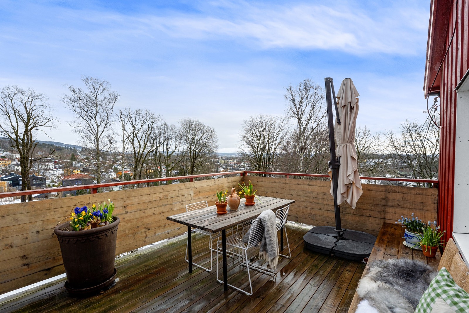Idyllisk takterrasse med utsyn mot Damefallet. Galleribilde