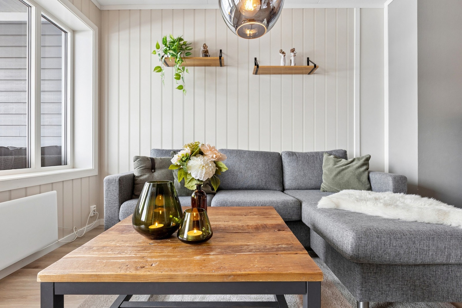 Her er det god plass til både sofagruppe og annet møblement. Galleribilde