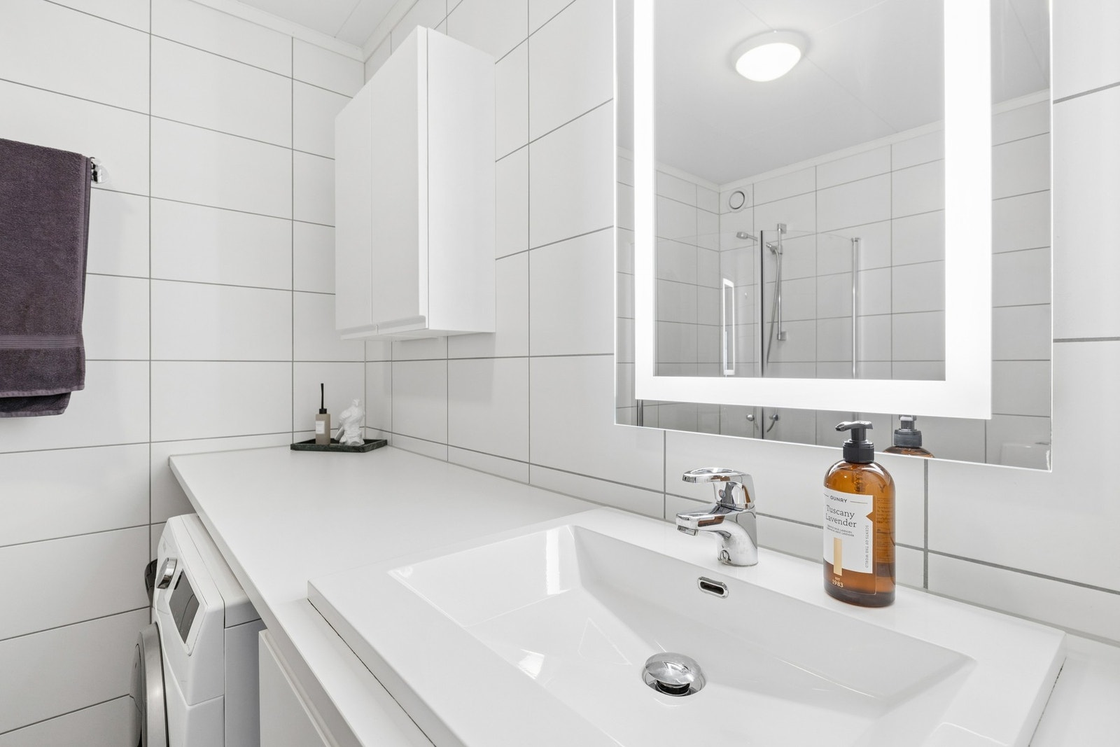 Stilrent baderom fra byggeår. Galleribilde