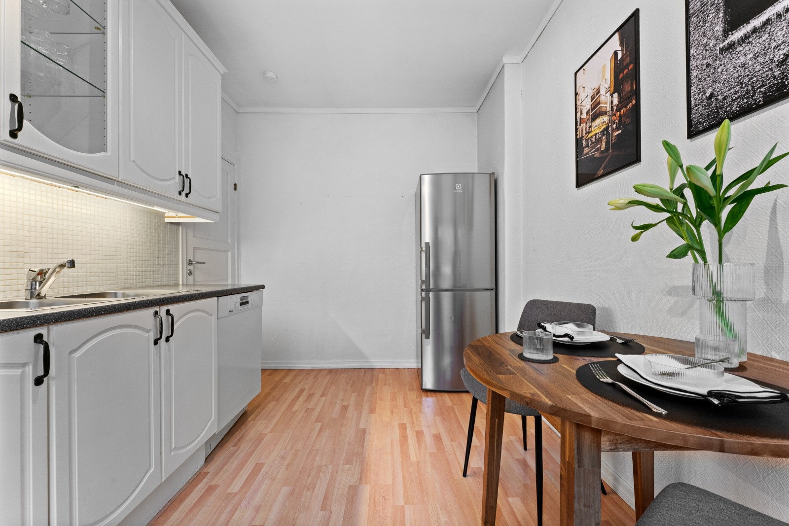 God plass til et hyggelig spisebord. Galleribilde