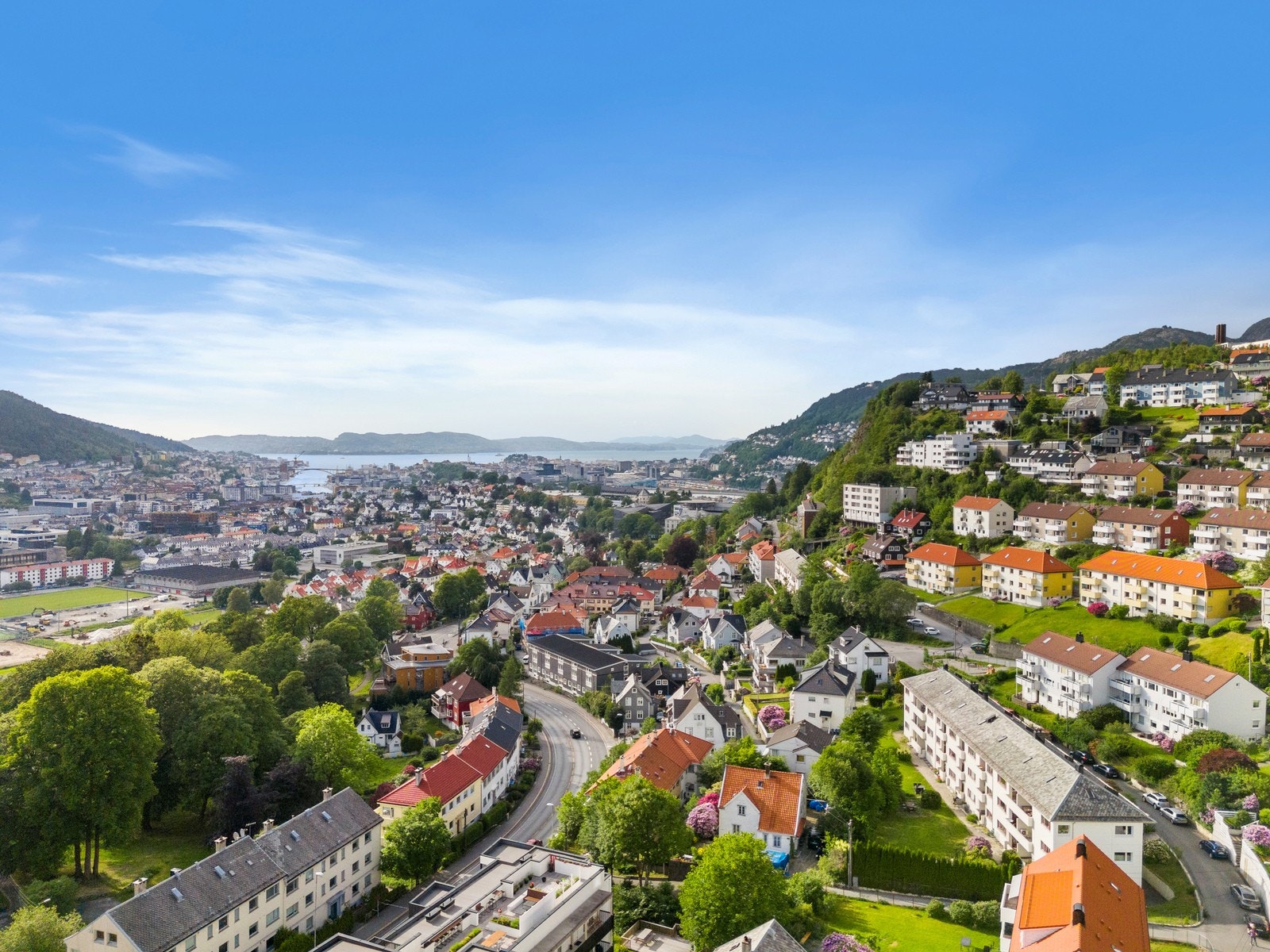 Området har mange flotte grøntområder og turmuligheter, samt kort vei til både dagligvare og kollektiv. Galleribilde