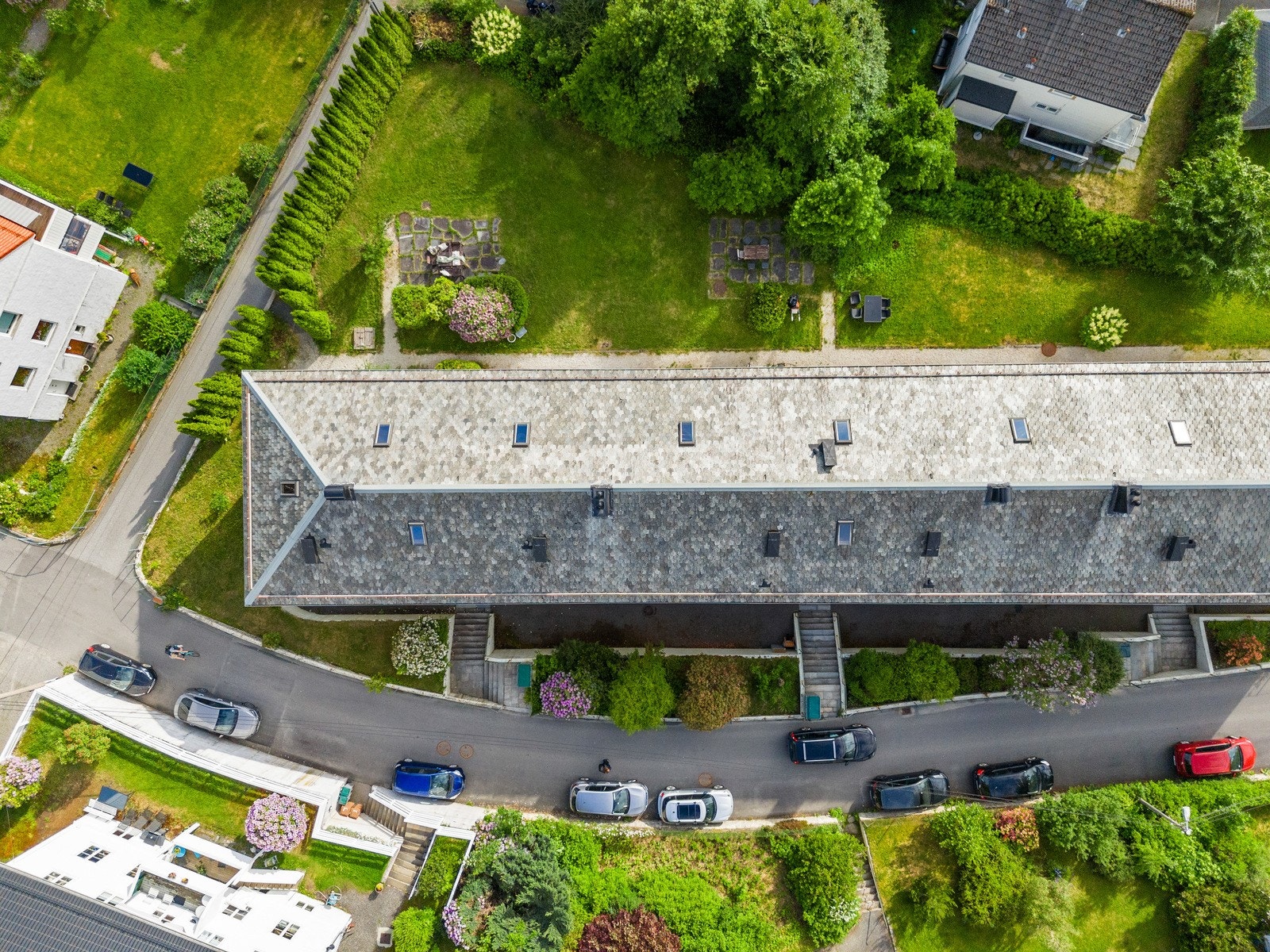 Borettslaget har også en pent opparbeidet hage som kan brukes av beboerne. Galleribilde