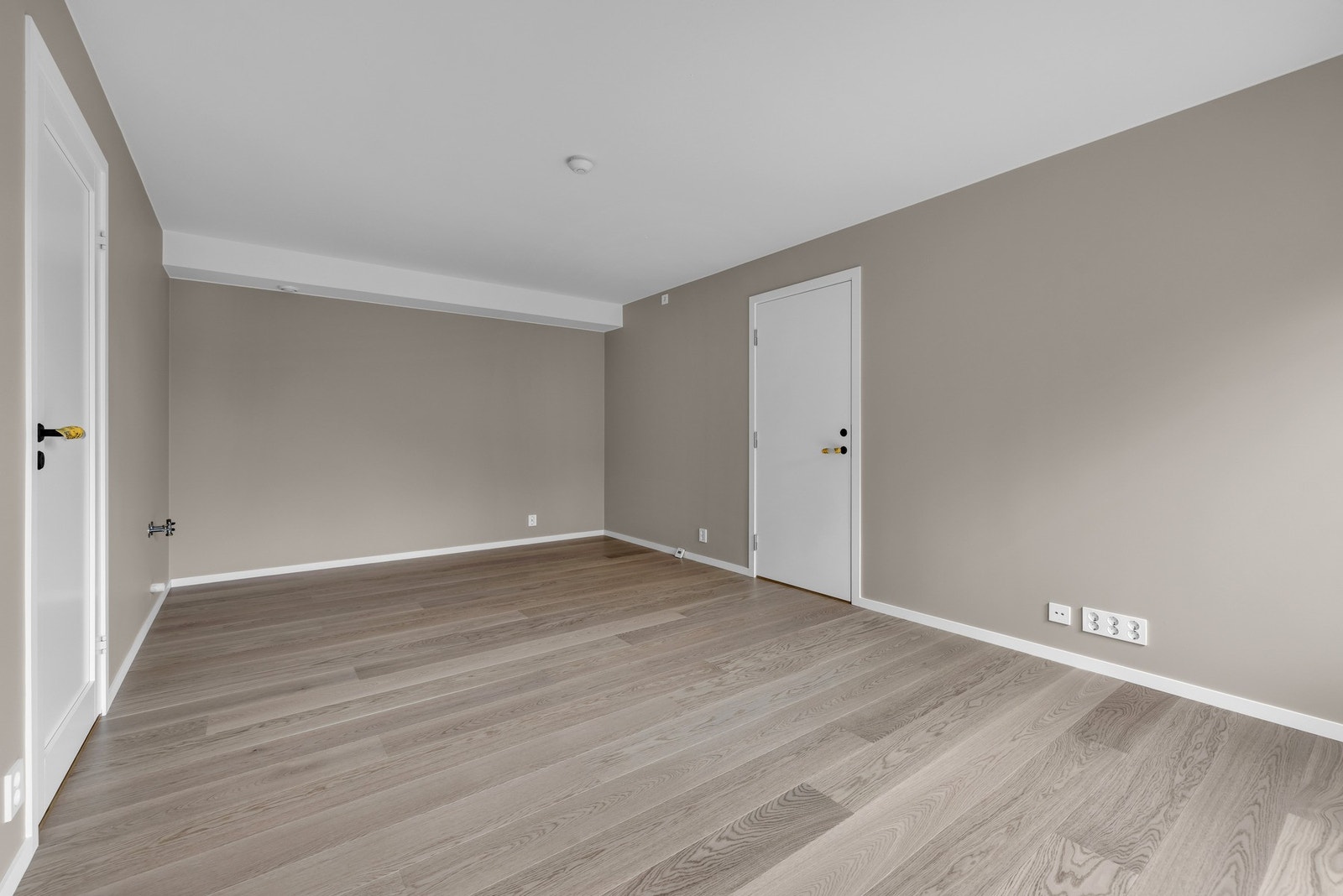 Mulighet til å sette inn hybel kjøkken på endeveggen. Galleribilde