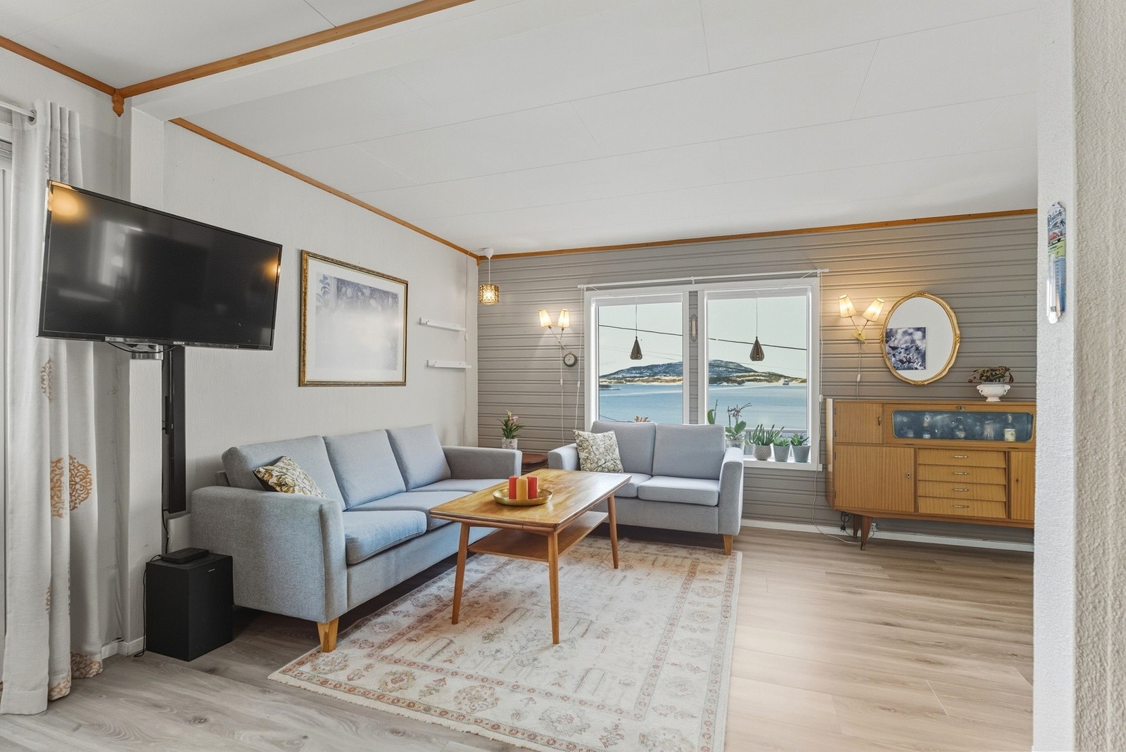 Nye vinduer på nordsiden i stua i 2019. Galleribilde