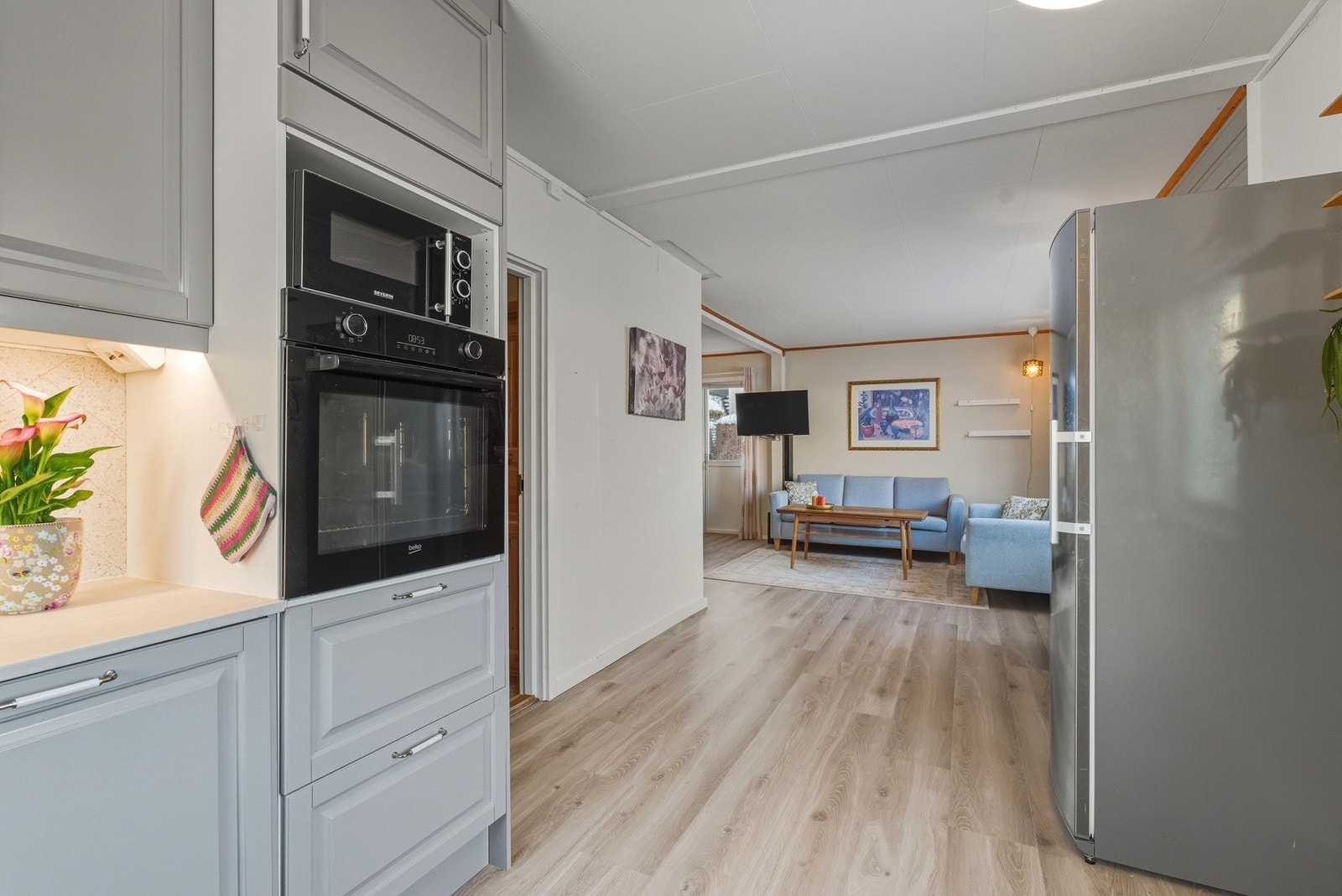 Plass også til et lite frokostbord ved kjøkkenet. Galleribilde