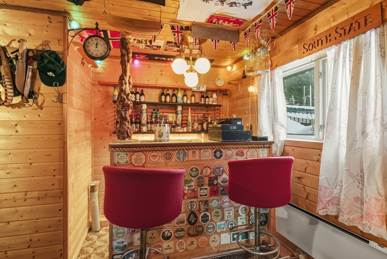 Innredet "bar" i kjeller. Galleribilde