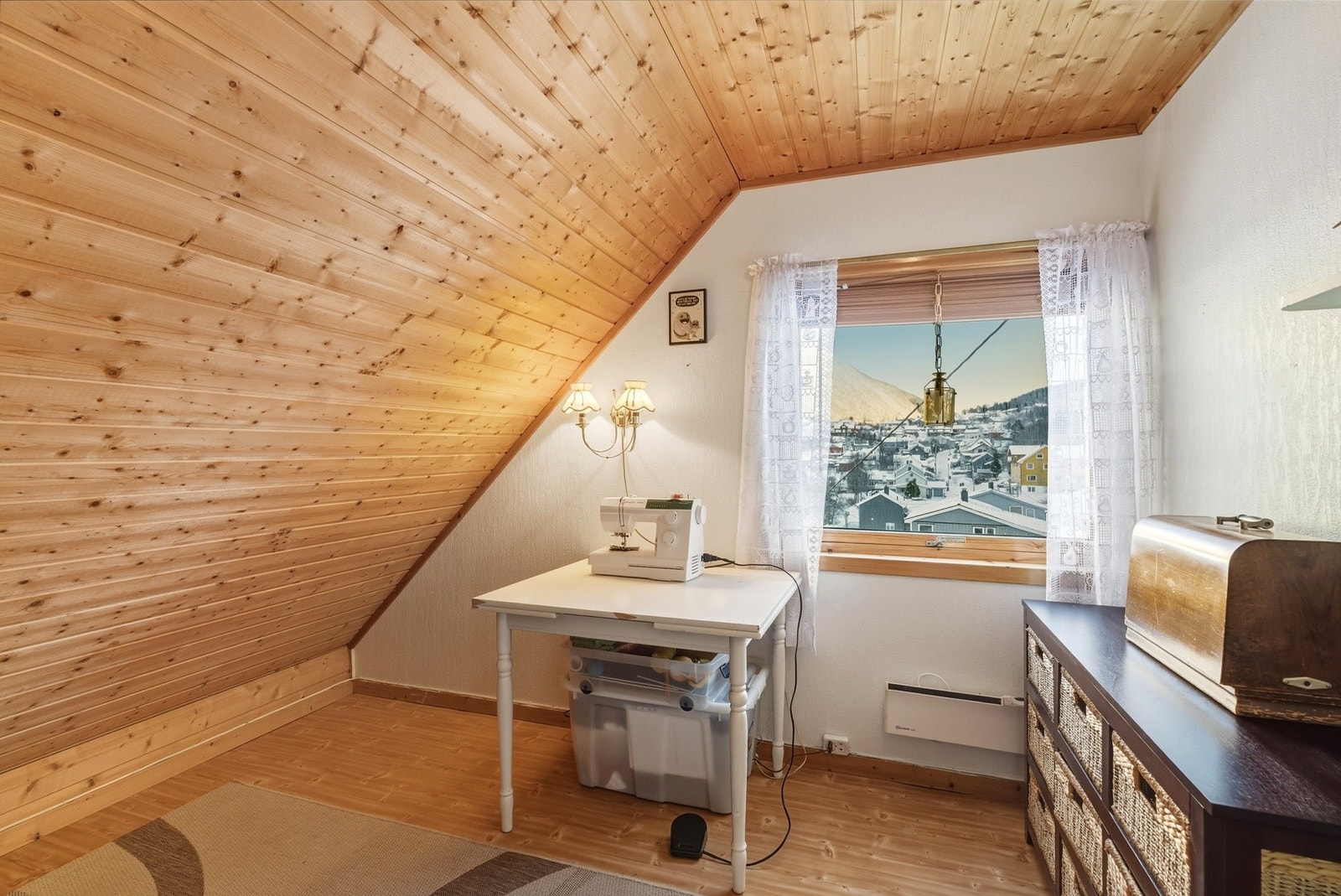 Soverom nr. 2 på loft. Galleribilde