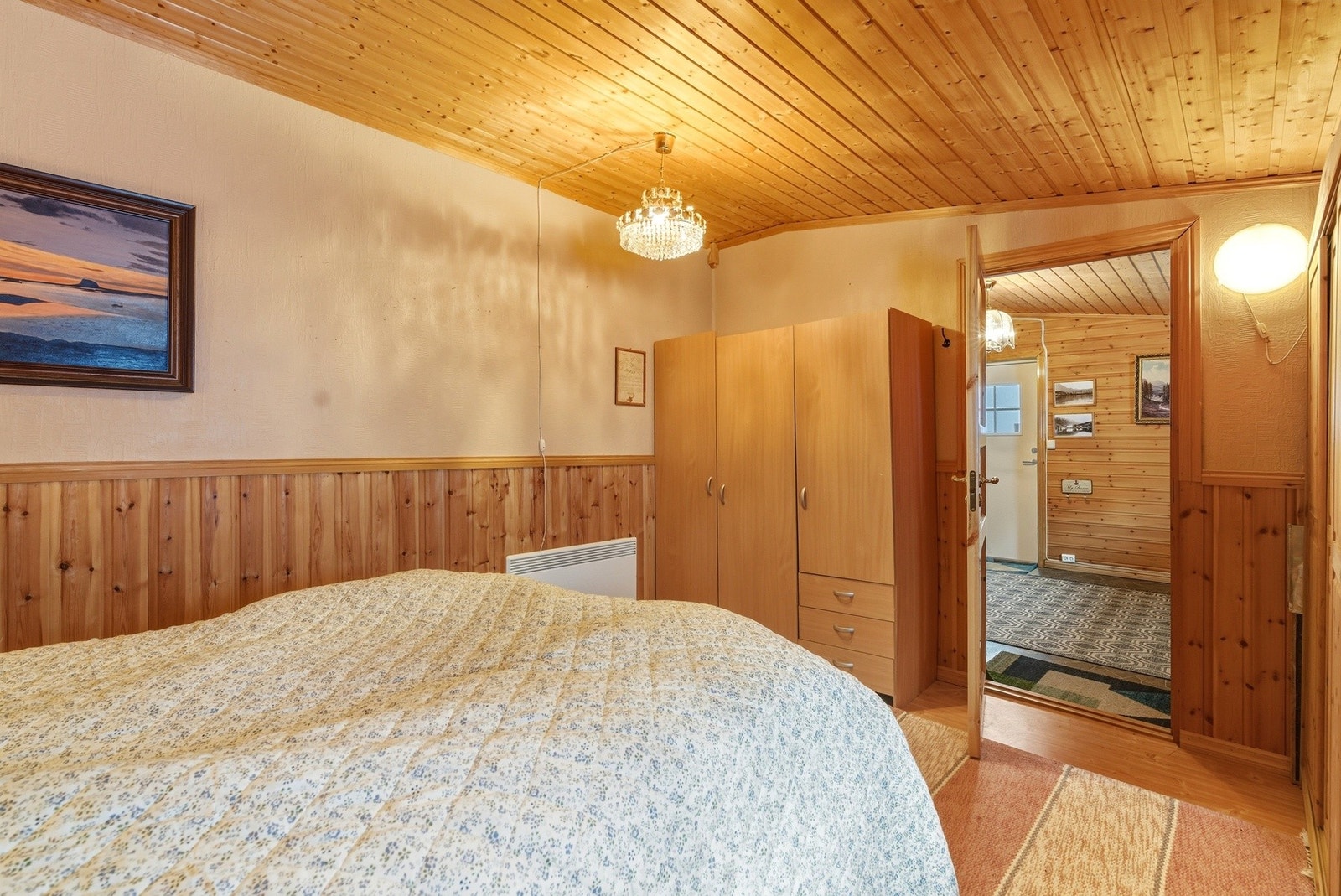 Medfølgende garderobeskap. Galleribilde