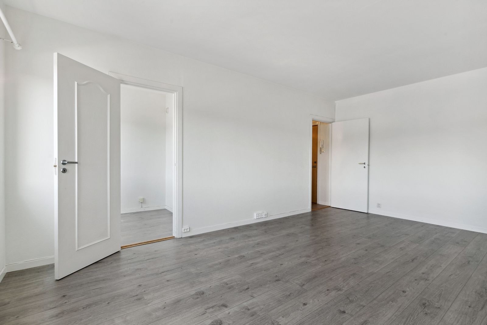 Her er det god plass til å sette opp sofa og eget sovehjørne.Bilet tatt av lignende bolig. Galleribilde