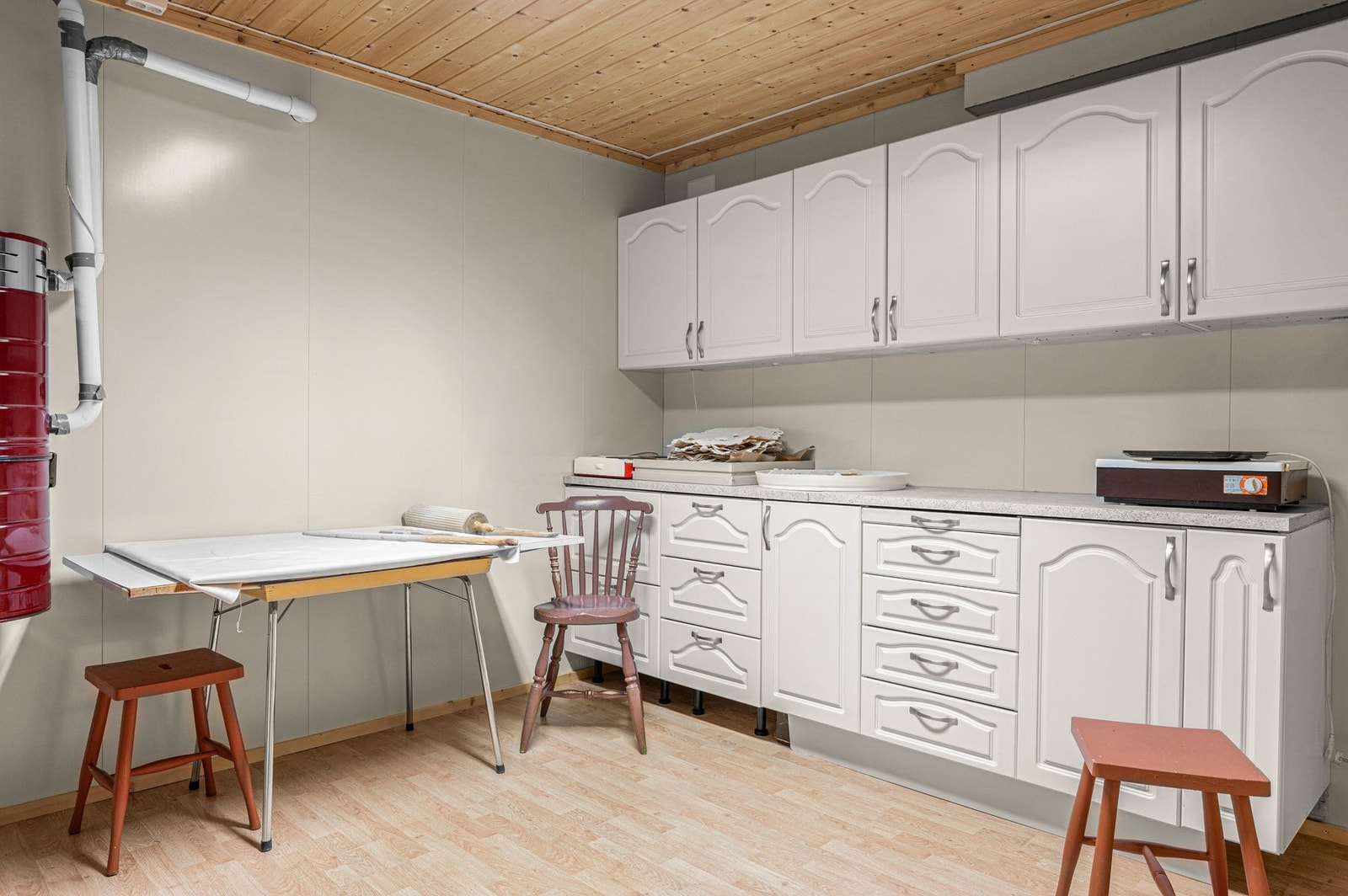 Hobbyrom/bakstrom i kjeller. Galleribilde