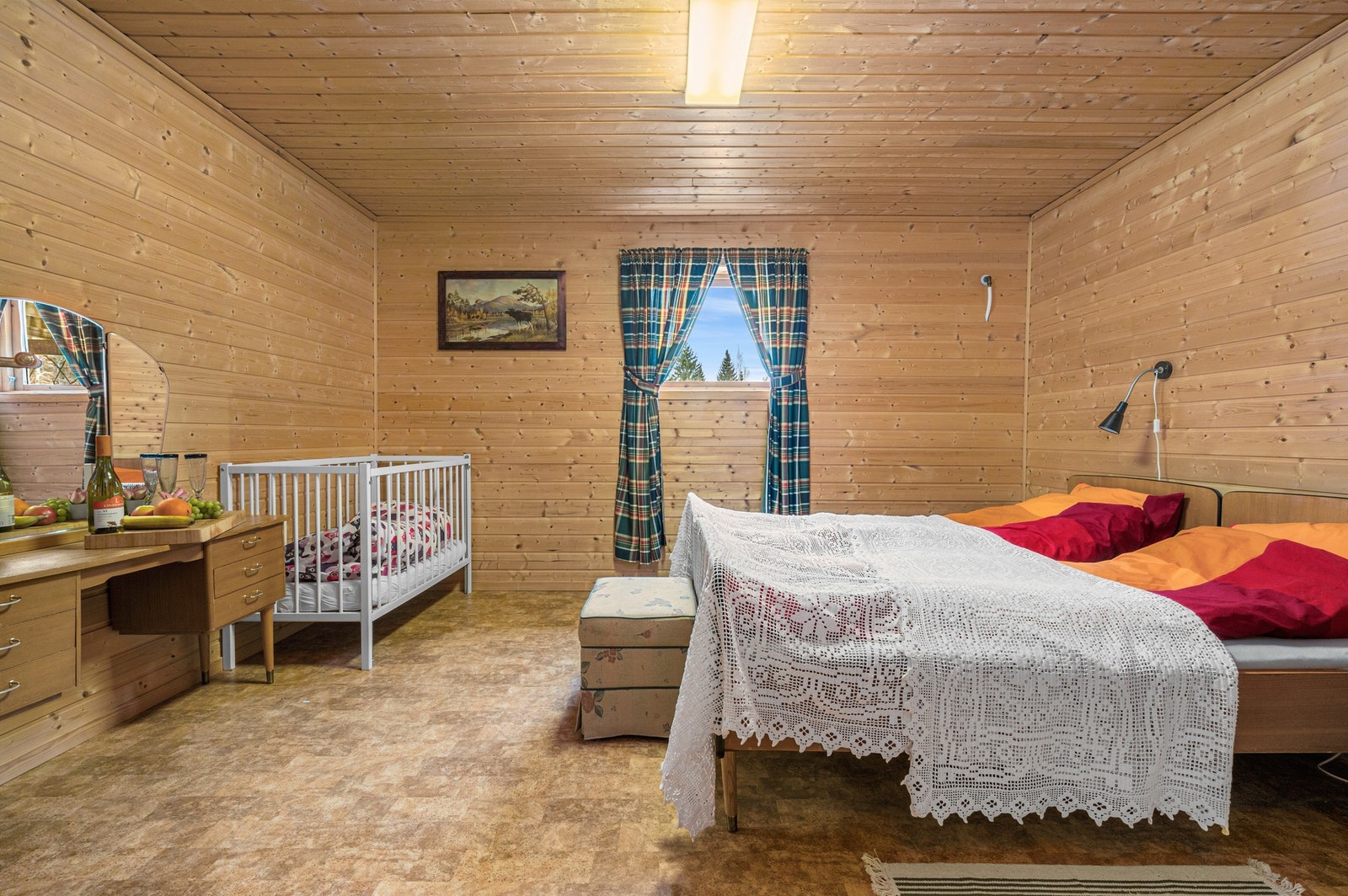 Rom i kjeller som nyttes som soverom - kjeller er ikke søkt innredet siden byggeår. Galleribilde