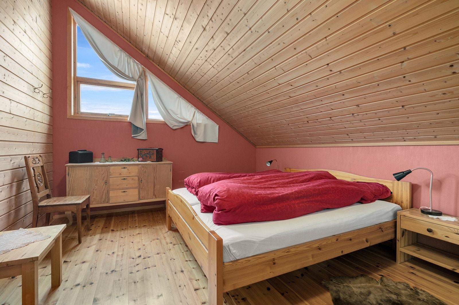 Soverom på ca 15m2. Galleribilde