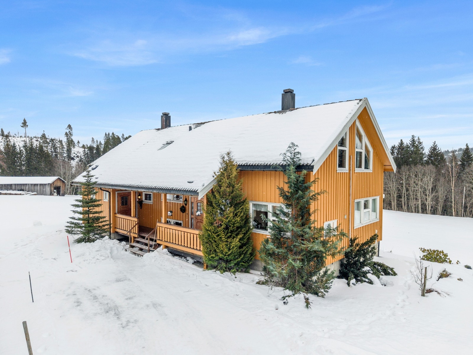 Hovedhuset er svært romslig og innholdsrik, og med utleiedel som fint kan brukes som generasjonsbolig. Galleribilde