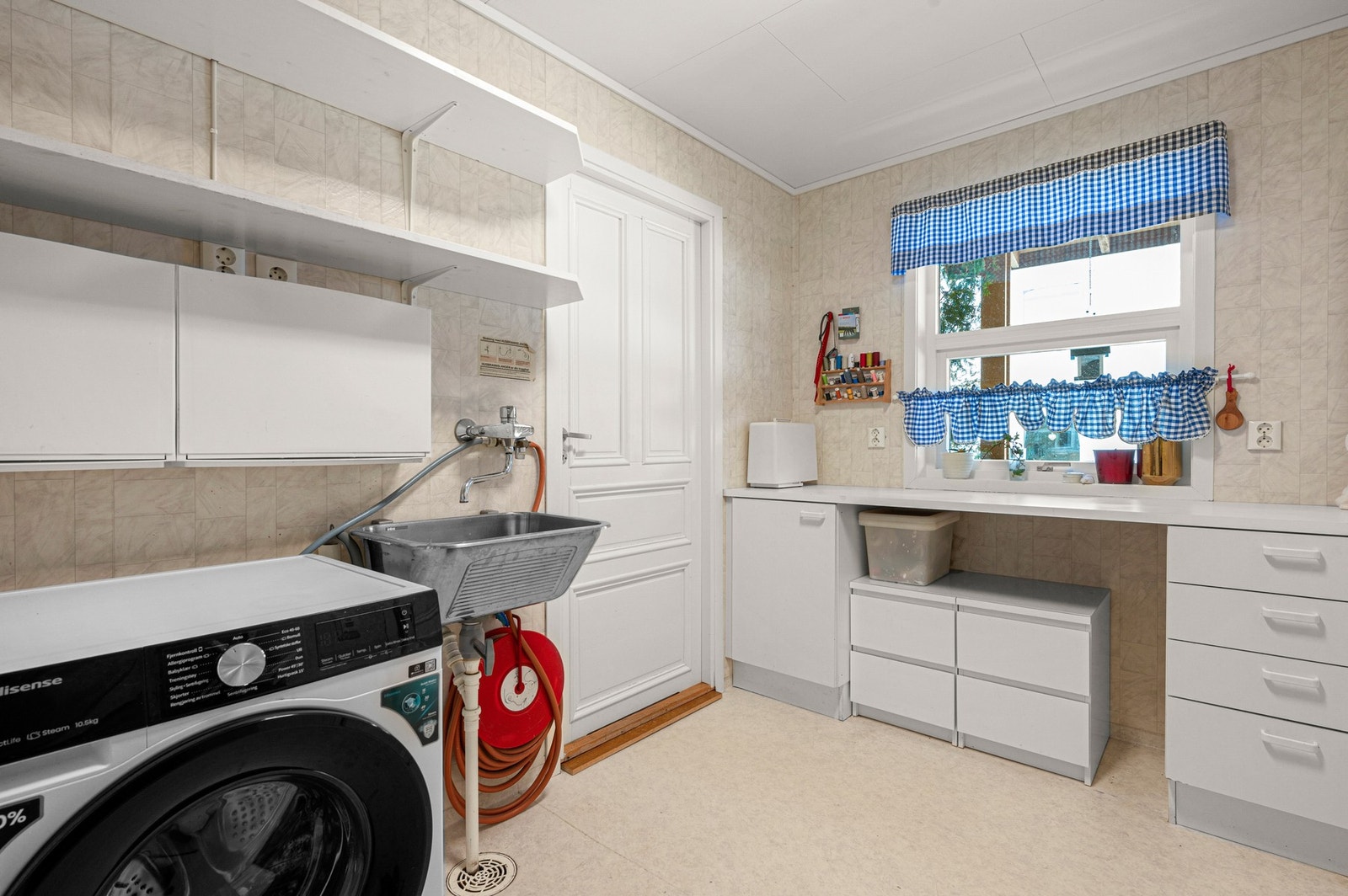 Vaskerom på 7,5m2 i forbindelse med inngangspartiet. Galleribilde