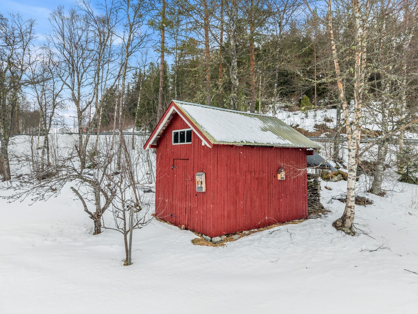 Smia er ca 12m2, og i enkel forfatning. Galleribilde
