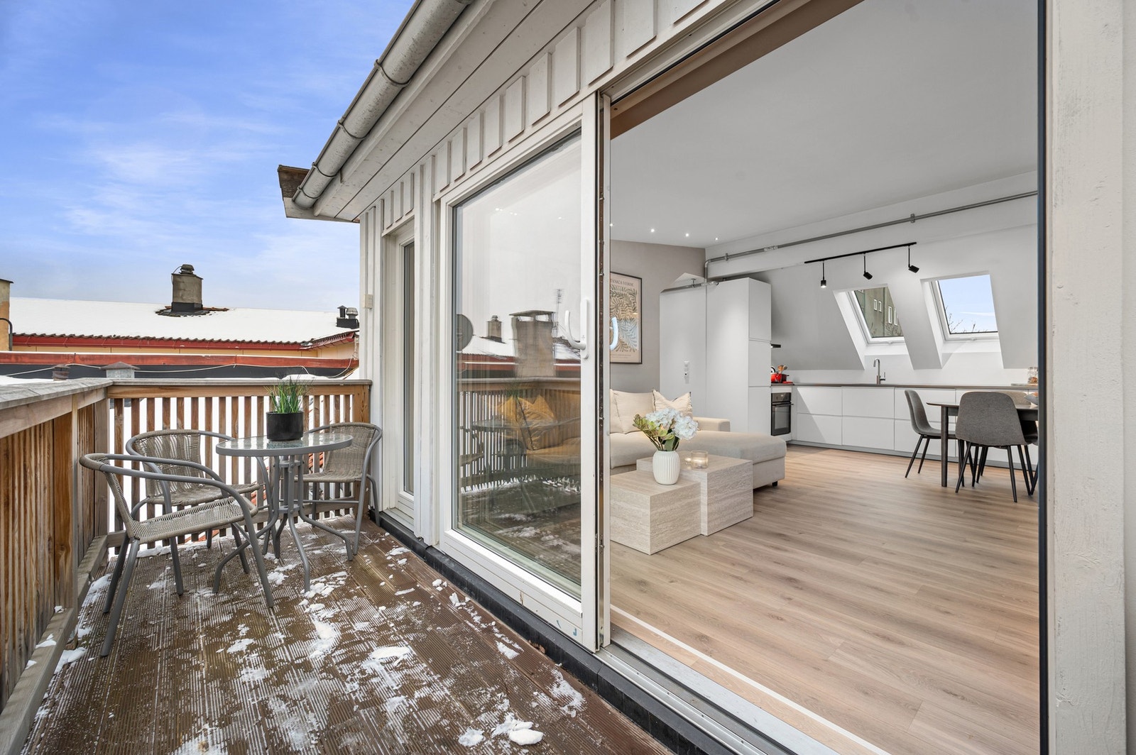 Fra stua har man tilgang til sørvendt balkong. Galleribilde