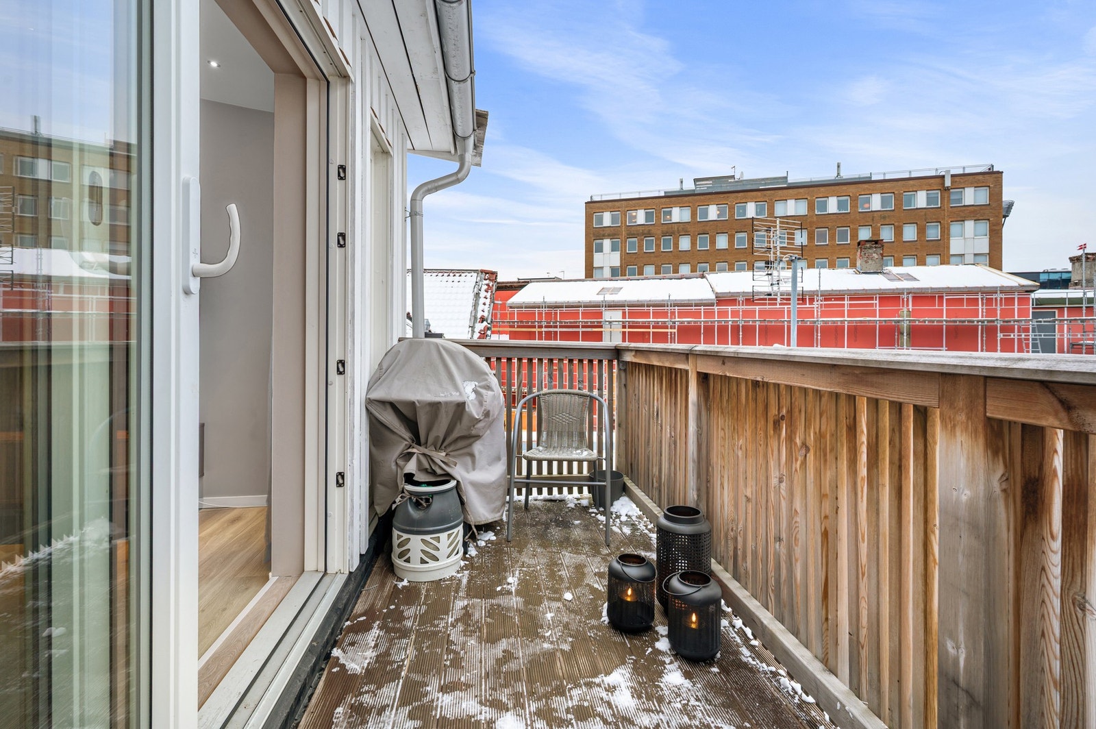 Rikelig med plass til ønsket utemøblement. Galleribilde