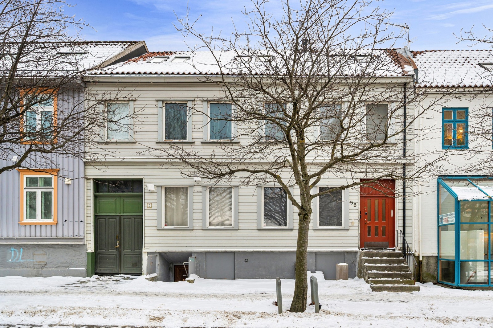 Svært sentral beliggenhet i Trondheim sentrum, men umiddelbar nærhet til "alle servicefunksjoner". Galleribilde