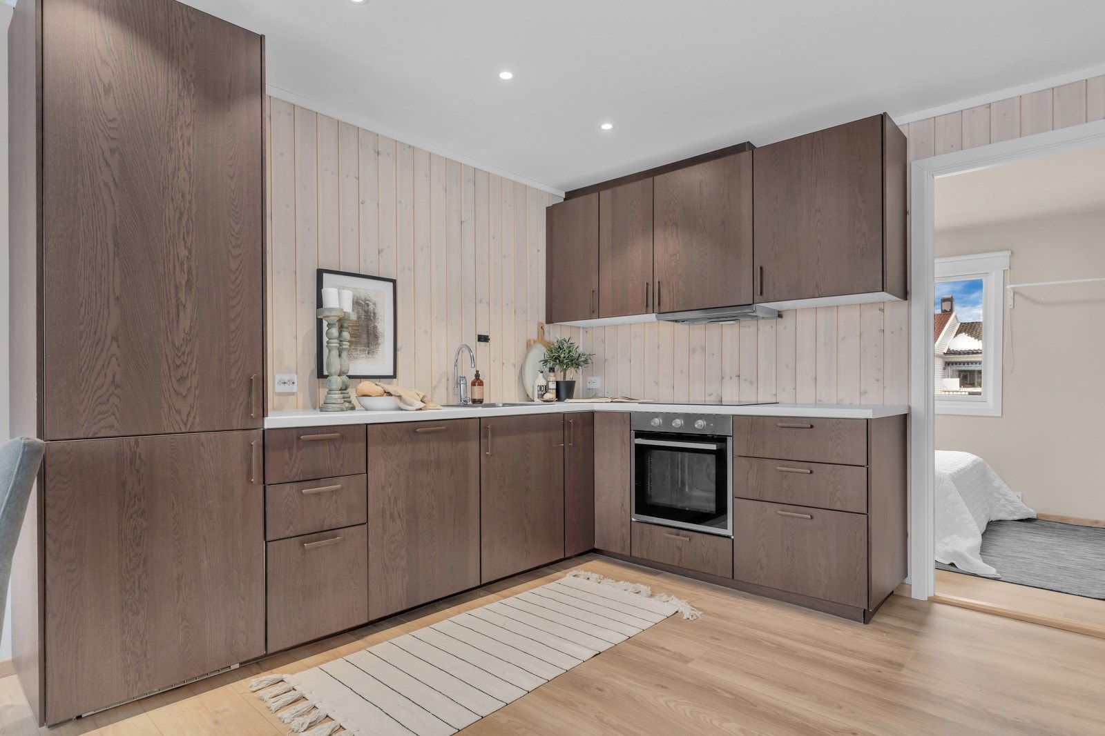 Nyere kjøkken fra Ikea i en klassisk bruntone Galleribilde