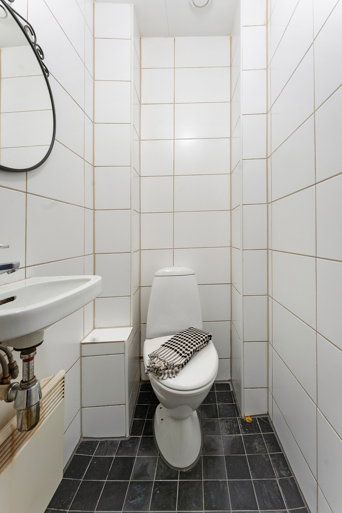 Praktisk separat wc med adkomst fra entré. Galleribilde