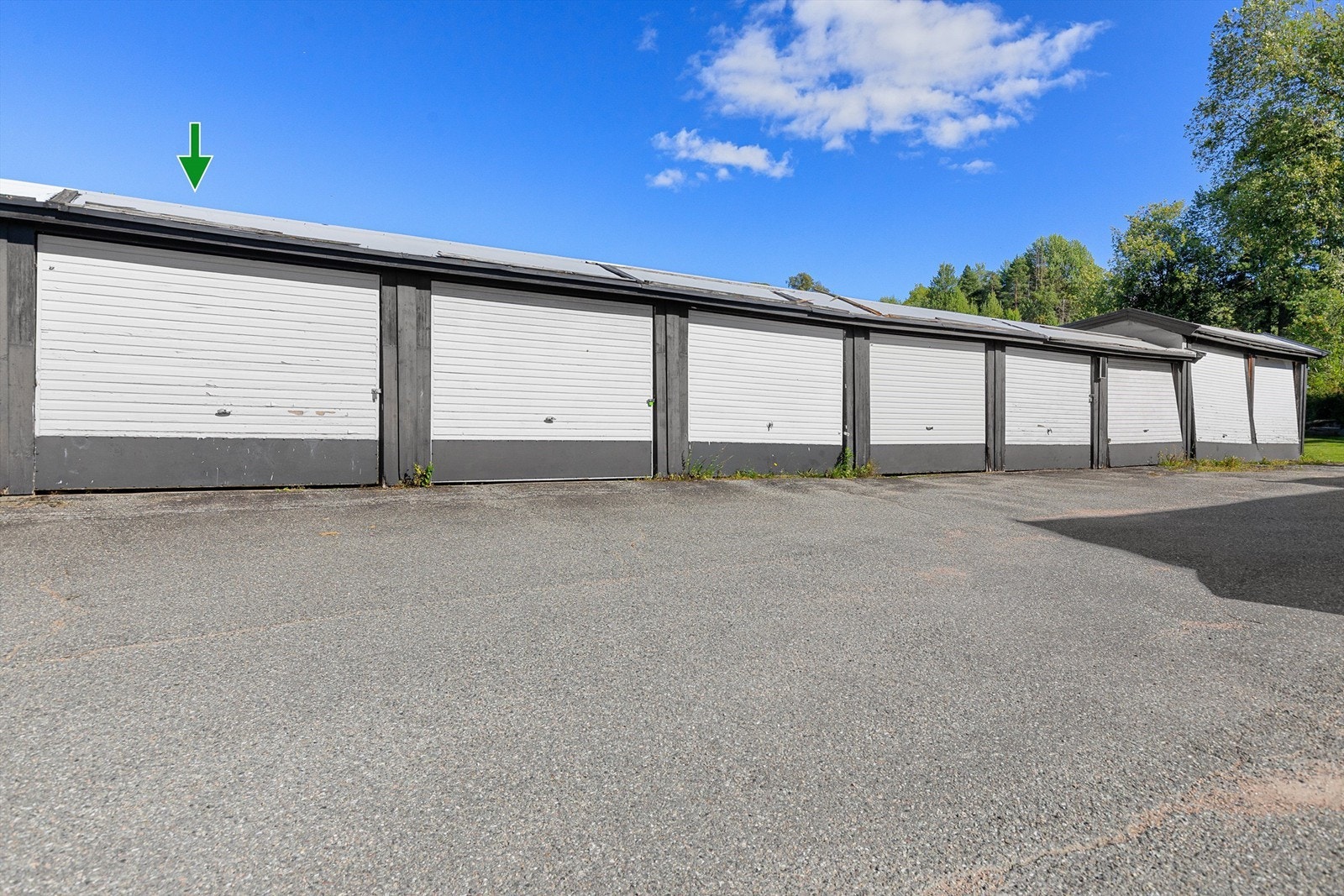 Garasjeplass i felles rekke Galleribilde