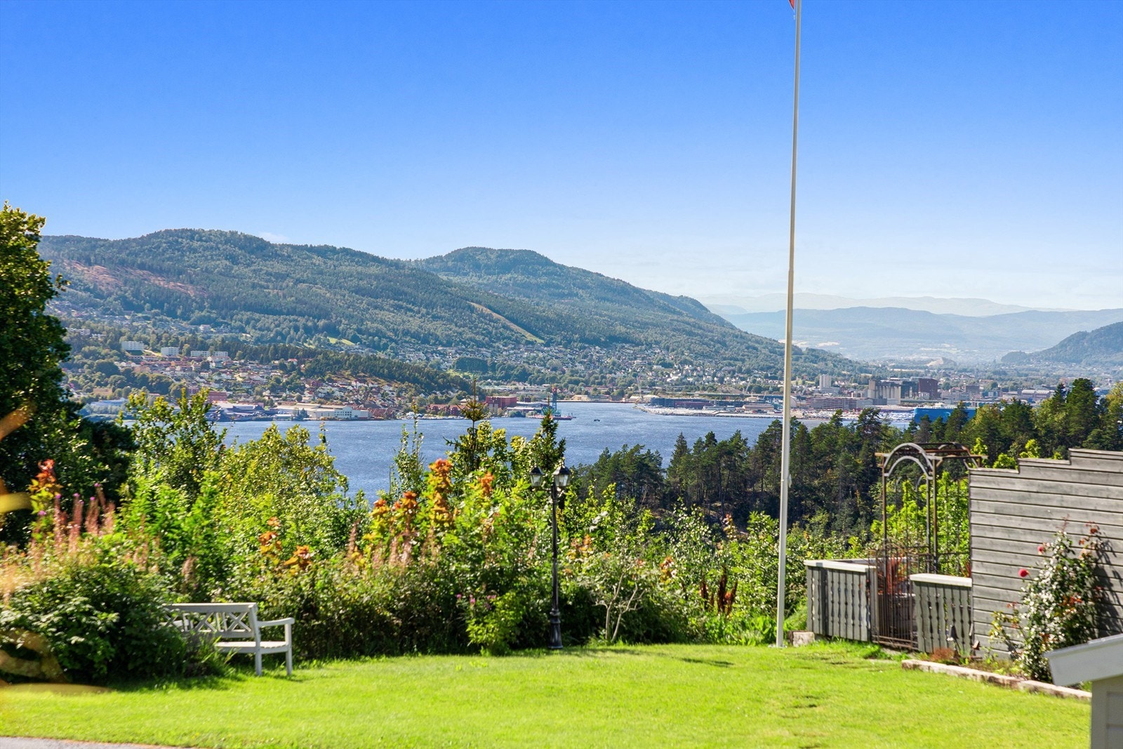 Flott utsikt fra eiendommen Galleribilde