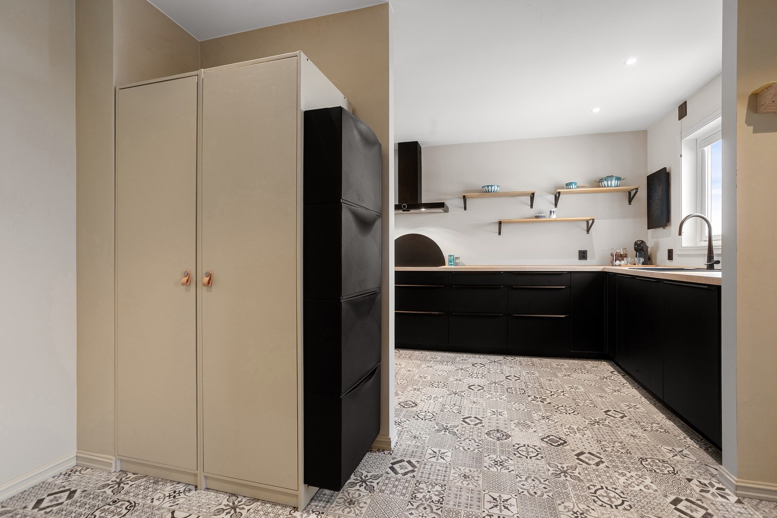 Godt med skapplass i entré/gang Galleribilde