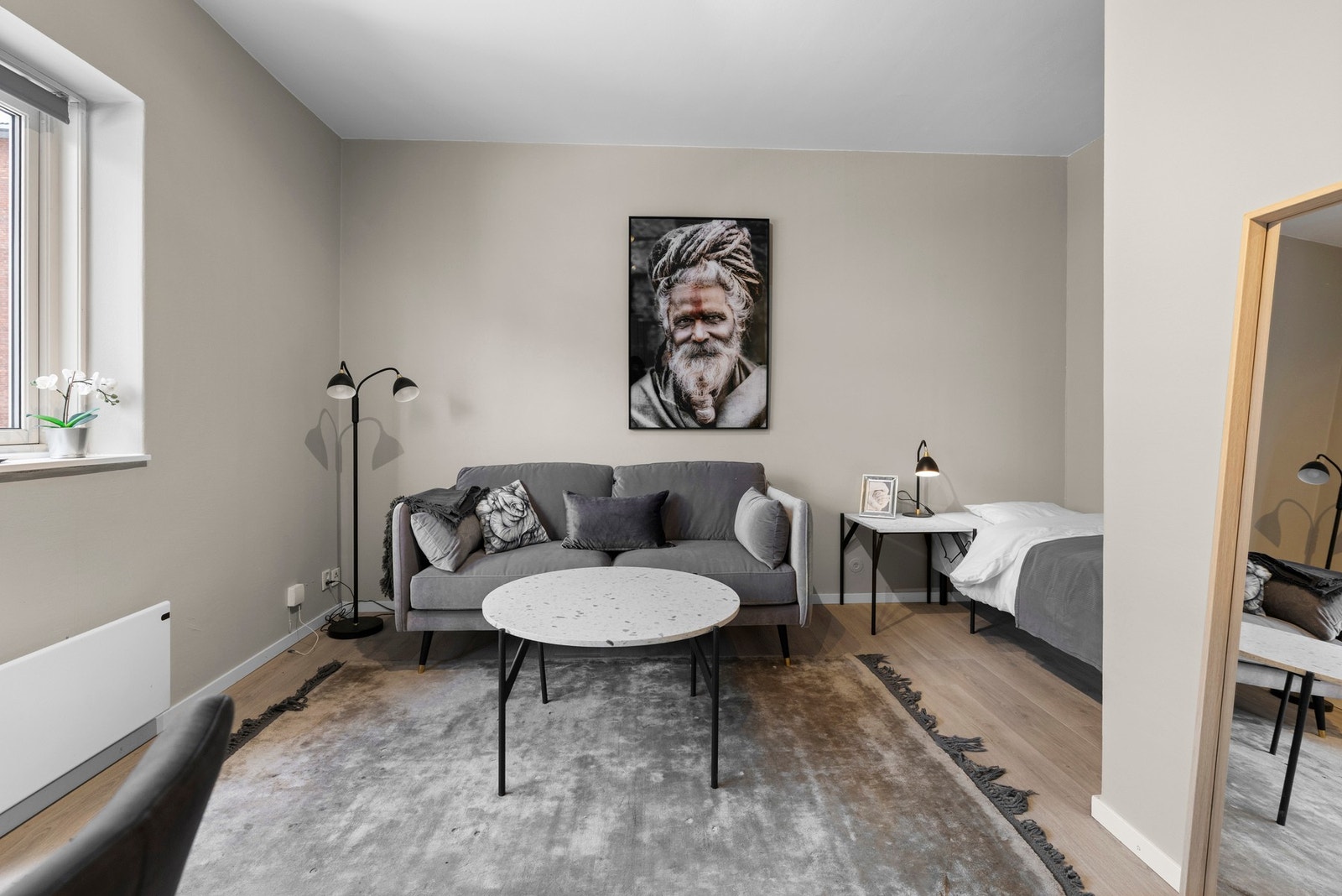 Plass til sofa. Galleribilde