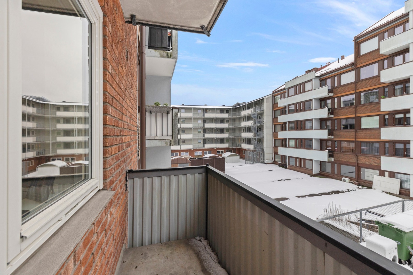 Utgang til privat balkong fra stue. Foto: Marikafoto / Marika Mørkestøl. Galleribilde