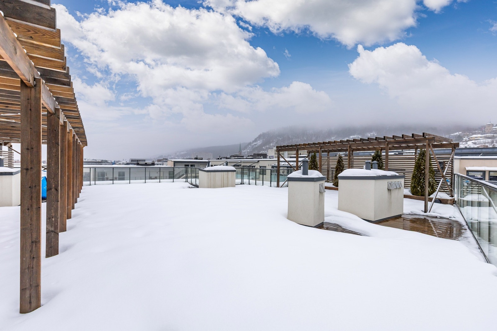 Attraktiv uteplass tilgjengelig for beboerne. Galleribilde